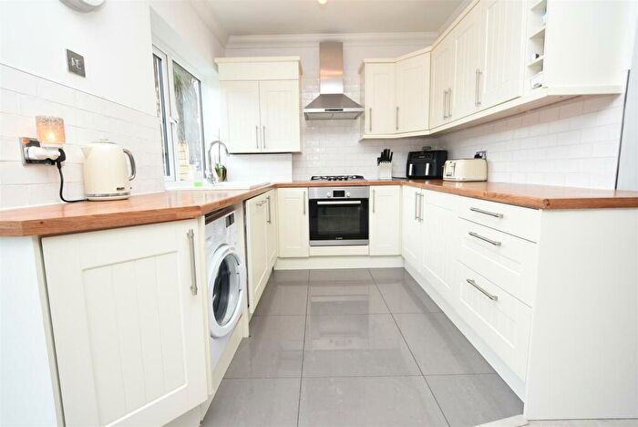 2 Bedroom Bungalow For Sale In Athos Road, Canvey Island, SS8