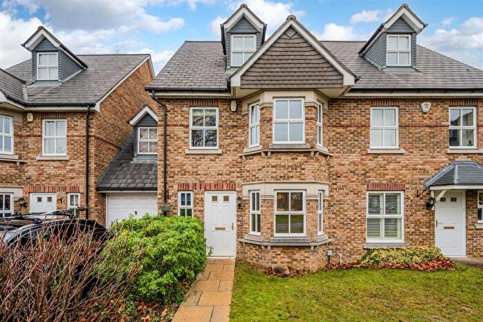 3 Bedroom Town House For Sale In Saville Close, Epsom, KT19
