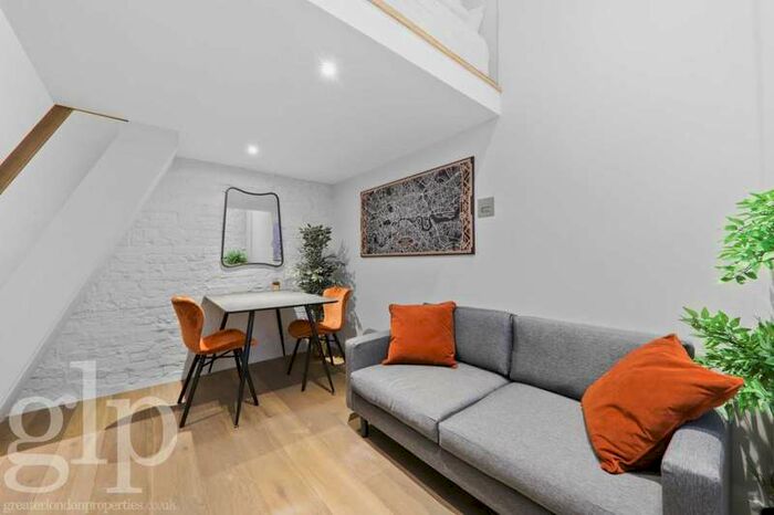 Flat To Rent In Golden Square, Soho, W1F