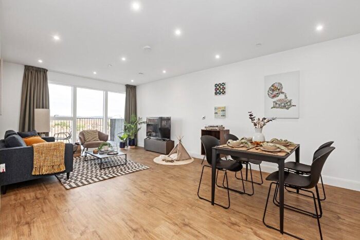 2 Bedroom Flat To Rent In Uncle Colindale, London, NW9