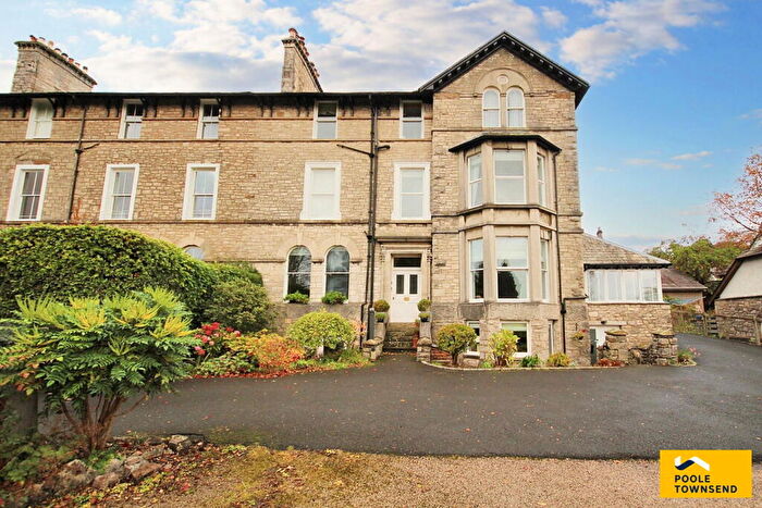 2 Bedroom Flat For Sale In Bankfield, Kendal, LA9