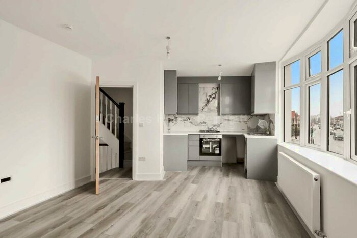 3 Bedroom Apartment To Rent In Lordship Lane, Wood Green, N22