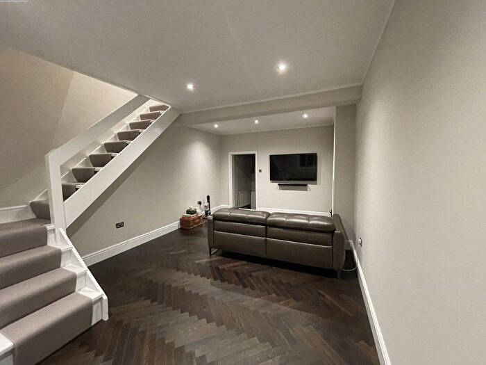 2 Bedroom Terraced House To Rent In Sherwood Street, London, N20