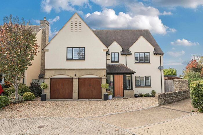 5 Bedroom Detached House For Sale In Rushcroft Close, Lea, Malmesbury, SN16