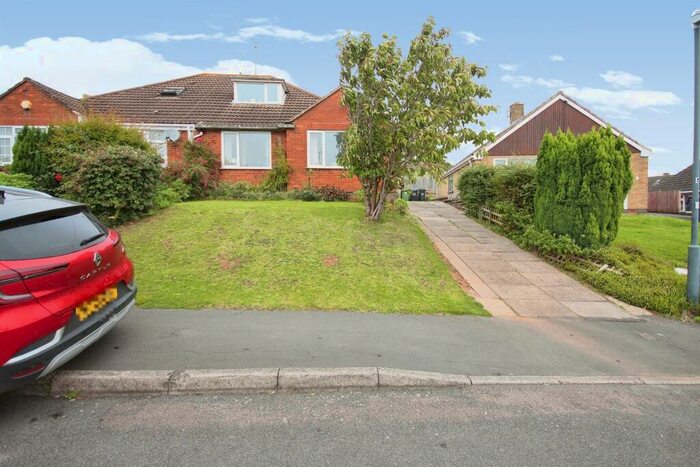 3 Bedroom Semi-Detached House For Sale In Brookfield Road, Leamington Spa, CV32