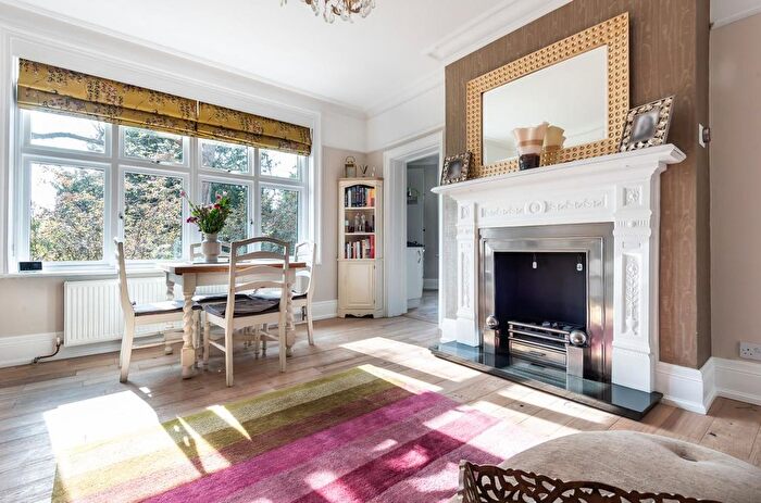 2 Bedroom Flat To Rent In Richmond Road, Kingston Upon Thames, KT2