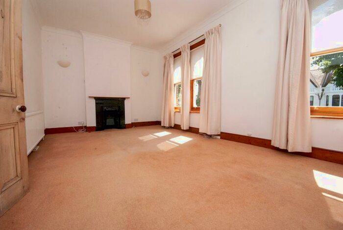 2 Bedroom Flat To Rent In Alexandra Road, Southend-On-Sea, SS1