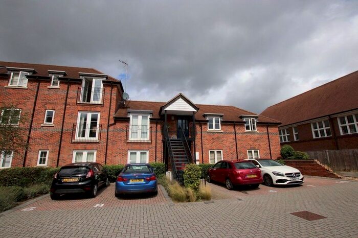 2 Bedroom Flat To Rent In Crown Place, Reading, RG1