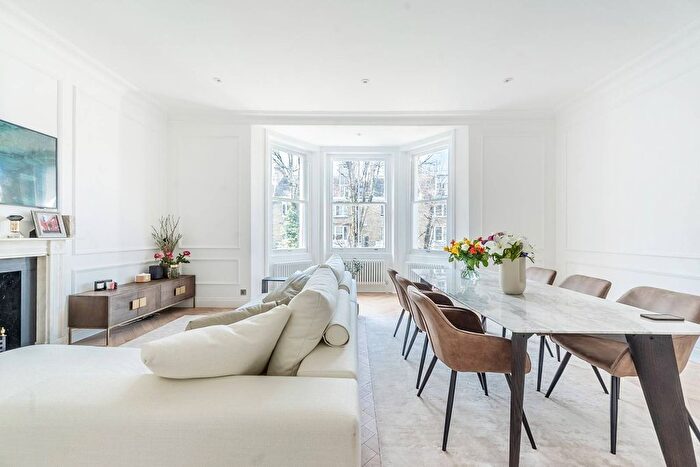 3 Bedroom Flat To Rent In Redcliffe Gardens, Chelsea, London, SW10