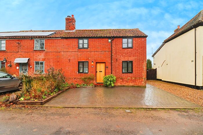 3 Bedroom Semi-Detached House For Sale In The Street, Tibenham, Norwich, NR16