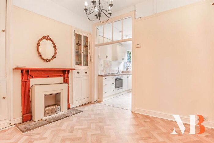 Property For Sale In Hearsall Lane, Coventry, CV5