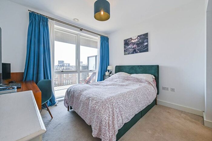2 Bedroom Flat To Rent In Bruckner Street, Queen's Park, London, W10