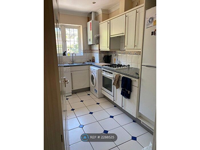 2 Bedroom Flat To Rent In Talbot Avenue, Bournemouth, BH3