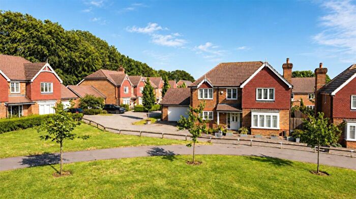 4 Bedroom Detached House For Sale In Wadebridge Rise, Medstead, Alton, Hampshire, GU34