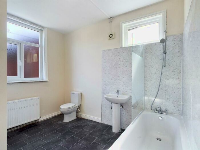 2 Bedroom Apartment To Rent In Stockport Road, Levenshulme, Manchester, M19