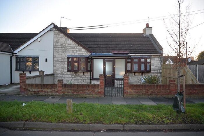 2 Bedroom Semi Detached Bungalow To Rent In Frederick Road, Rainham, RM13