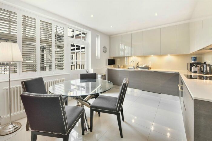3 Bedroom Flat To Rent In Malvern Court, Onslow Square, South Kensington, SW7