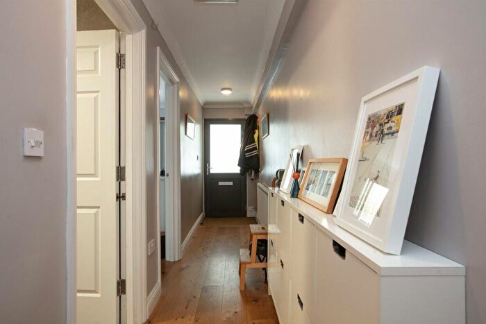 1 Bedroom Flat For Sale In Elmington Road, Camberwell, SE5