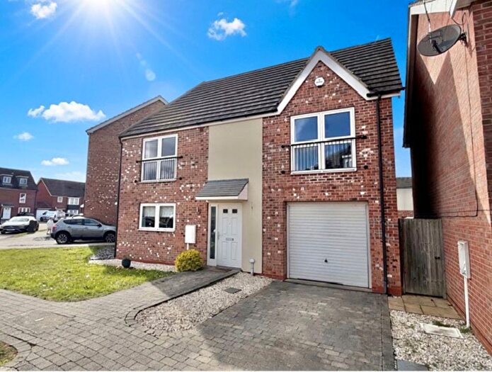 3 Bedroom Terraced House For Sale In Silver Birch Place, Grimsby, DN34