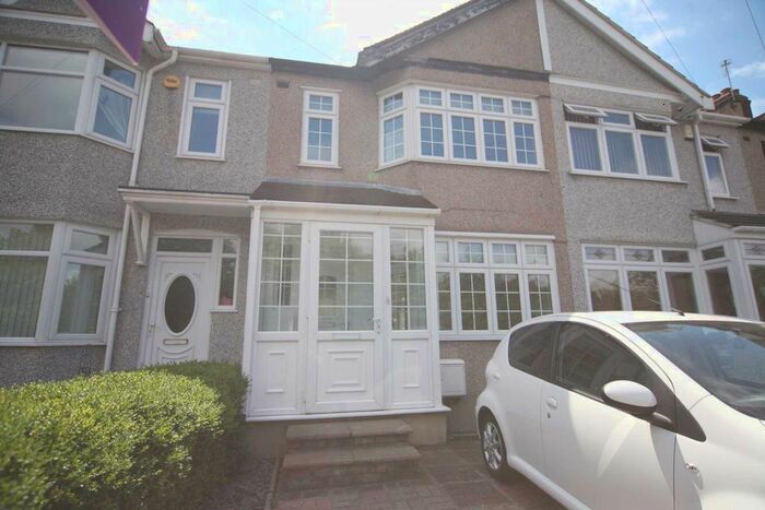 3 Bedroom Terraced House To Rent In Wentworth Way, Rainham, RM13