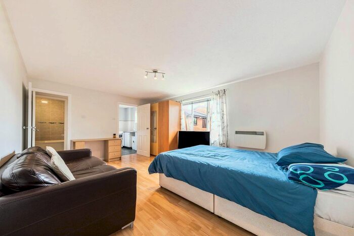 Studio To Rent In Bowman Mews, Southfields, London, SW18