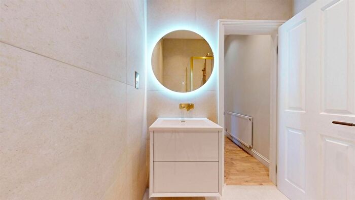 1 Bedroom Flat To Rent In Sinclair Road, London, W14