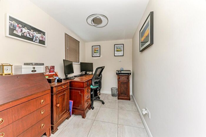 3 Bedroom Detached Bungalow For Sale In Aveland Road, Ketton, Stamford, PE9 - Photo 10