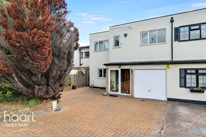 4 Bedroom Semi-Detached House For Sale In Eastern Avenue East, Romford, RM2