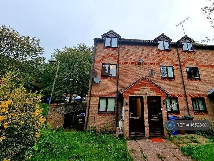 2 Bedroom Maisonette To Rent In Ivatt Walk, Banbury, OX16