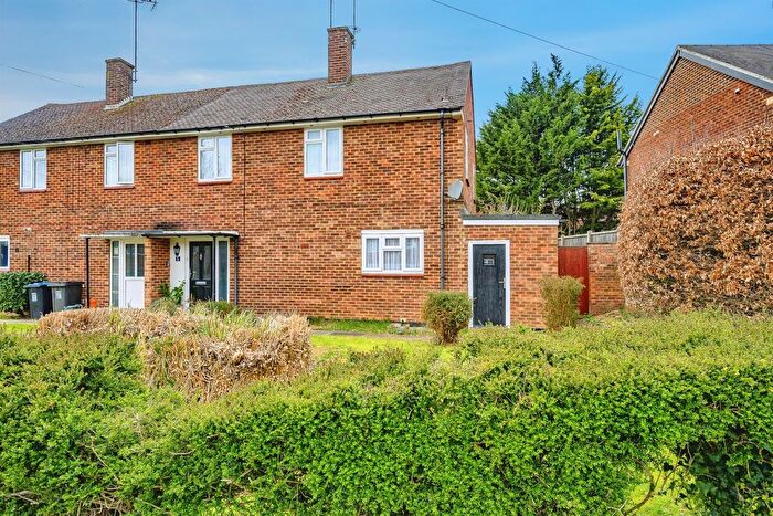 3 Bedroom Semi Detached House For Sale In Masons Road, Hemel Hempstead, HP2