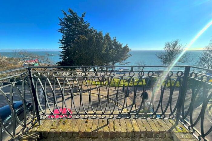 2 Bedroom Flat To Rent In Royal Terrace, Southend-On-Sea, SS1
