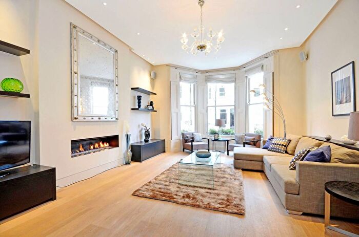2 Bedroom Maisonette For Sale In Coleherne Road, Chelsea, London, SW10