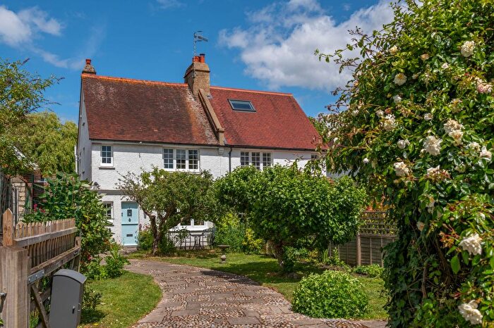 3 Bedroom Semi-Detached House For Sale In The Clears, Reigate, RH2