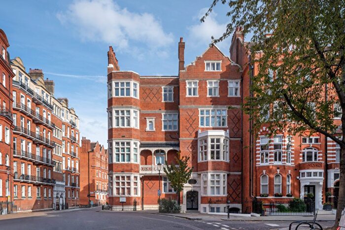 3 Bedroom Flat For Sale In Cadogan Gardens, London, SW3