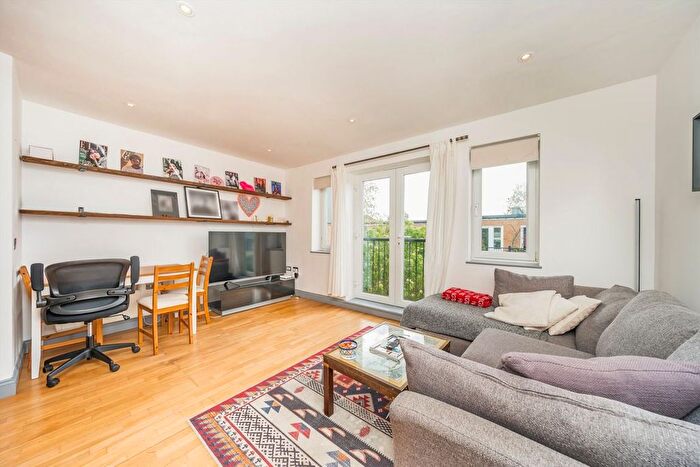 2 Bedroom Flat To Rent In Dewey Lane, Brixton, SW2