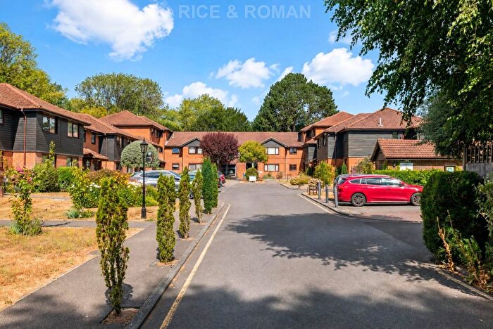 2 Bedroom Flat For Sale In Heathside Court, Tadworth, KT20