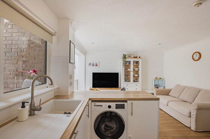 2 Bedroom Maisonette For Sale In Bywater Place, Rotherhithe, SE16