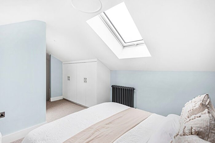 2 Bedroom Flat For Sale In Church Road, Teddington, TW11