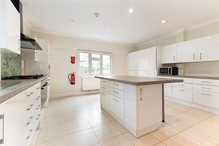 4 Bedroom Detached House To Rent In Southfield Place, Weybridge, KT13