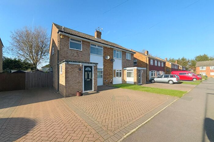 3 Bedroom Semi Detached House For Sale In Dukes Close, Ashford, TW15