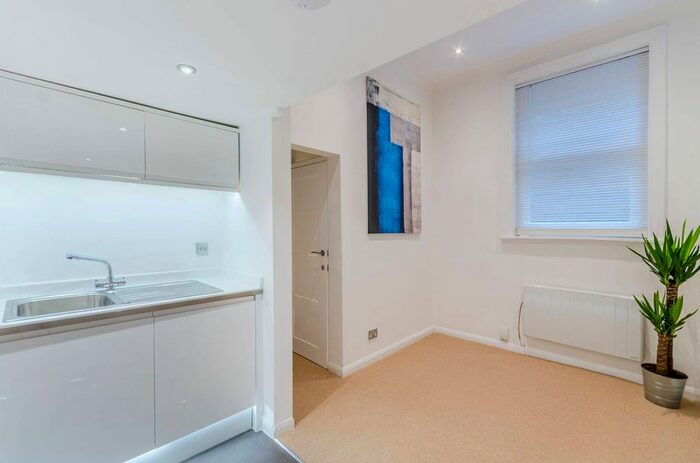 Studio To Rent In Frognal, Hampstead, London, NW3
