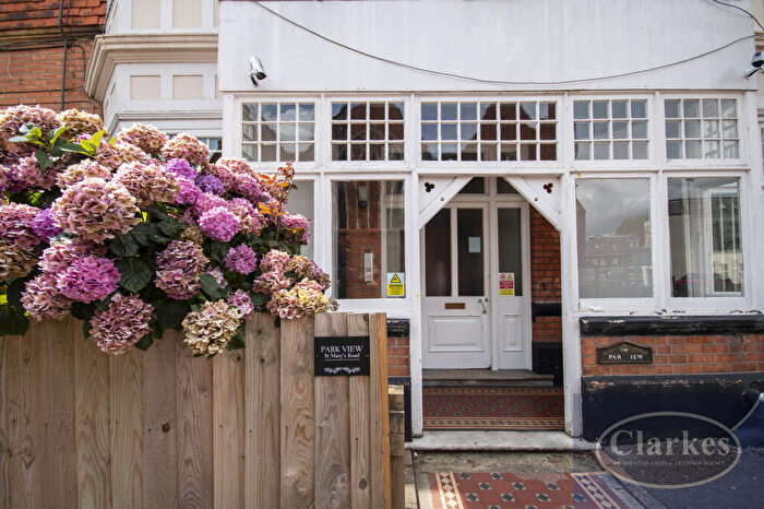 1 Bedroom Flat For Sale In Park View St Marys Road, Springbourne, Bournemouth, Dorset, BH1