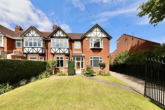 4 Bedroom Semi Detached House For Sale In Newland Park, Hull, HU5