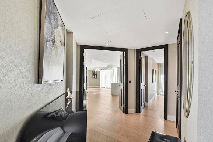 1 Bedroom Flat For Sale In Sherrin House, Warwick Lane, London, W14