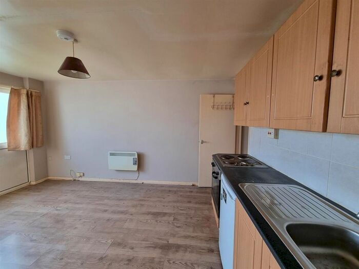 2 Bedroom Flat To Rent In The Chalets, Jelbert Way, Eastern Green, Penzance, TR18