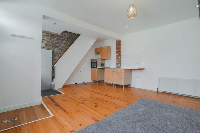 2 Bedroom Property To Rent In Rockcliffe Road, Bacup, OL13