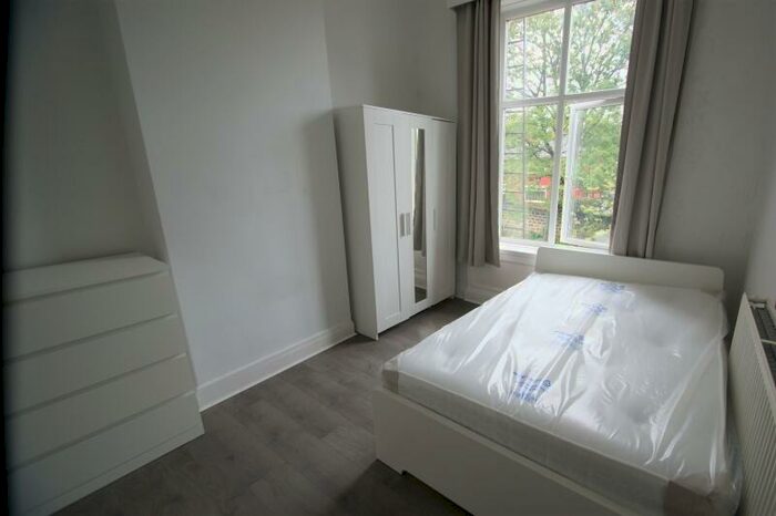 3 Bedroom Apartment To Rent In Springbank House, Headingley Lane, Headingley, Leeds, LS6