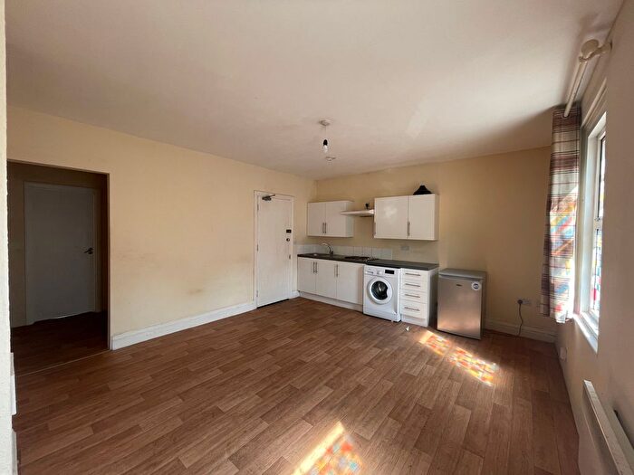 Studio To Rent In Ashburnham Road, Luton, LU1
