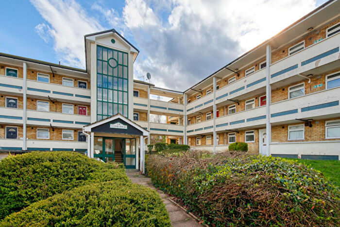 1 Bedroom Flat For Sale In South Lynn Crescent, Bracknell, RG12
