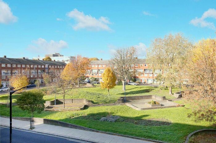 3 Bedroom Flat To Rent In Lorrimore Road, Walworth, London, SE17